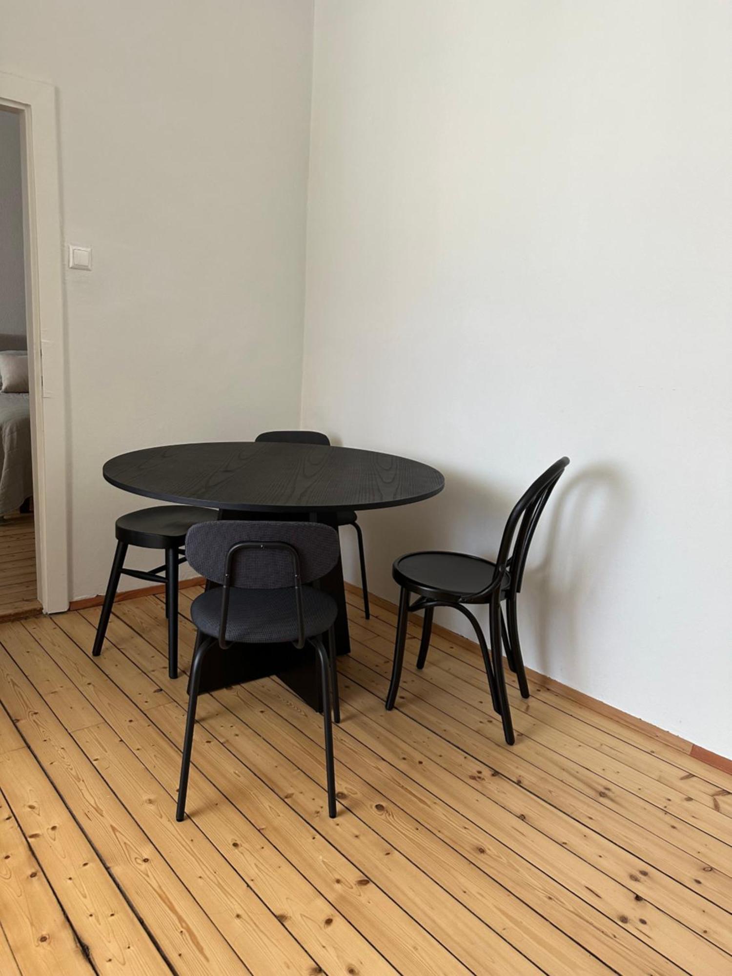 1464, Old Center Apartment