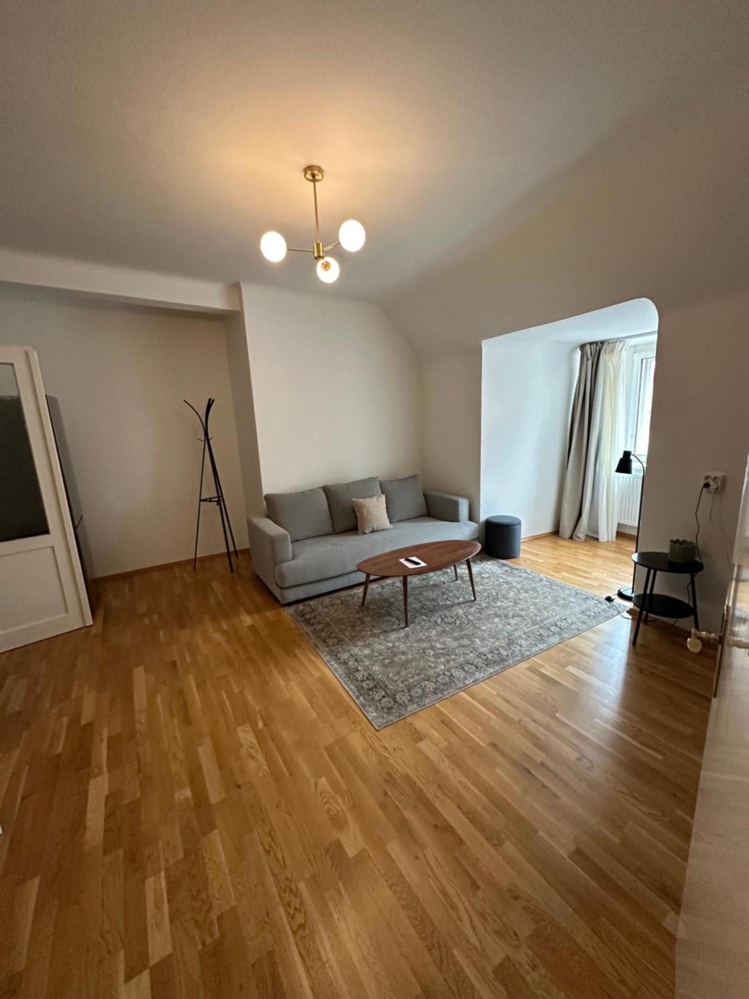 1464, Old Center Apartment *